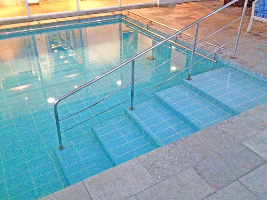 Entrada facilitada é o item número 1 da piscina acessível