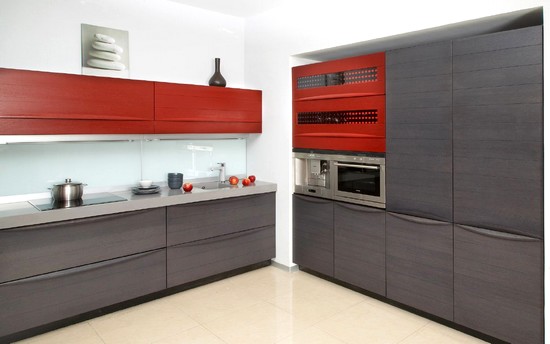 Cozinha Moderna Cinza e Vermelho